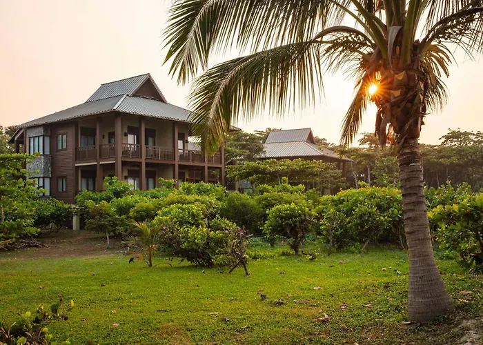 Indura Beach & Golf Resort Curio Collection By Hilton