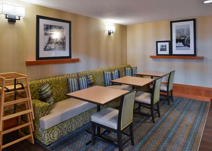Hampton Inn & Suites By Hilton Calgary University Nw