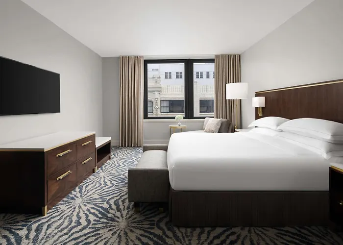 Hilton Indianapolis Hotel & Suites