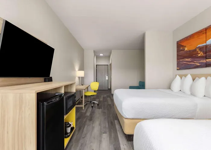 Days Inn & Suites By Wyndham Tucson/Marana