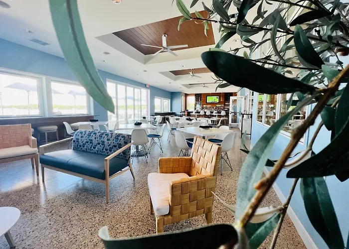 Bay Pointe Inn