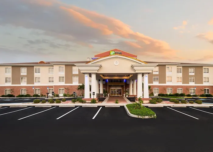 Holiday Inn Express & Suites Spring Hill By Ihg