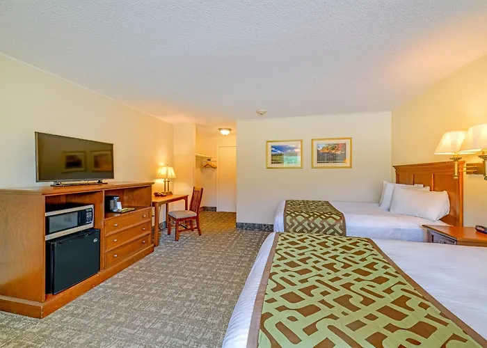 Town & Country Inn & Resort