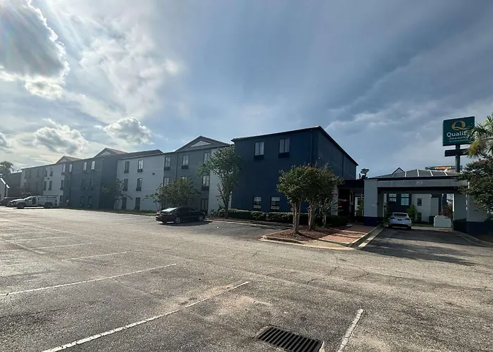 Quality Inn & Suites At Airport Blvd I-65
