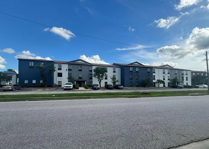 Quality Inn & Suites At Airport Blvd I-65