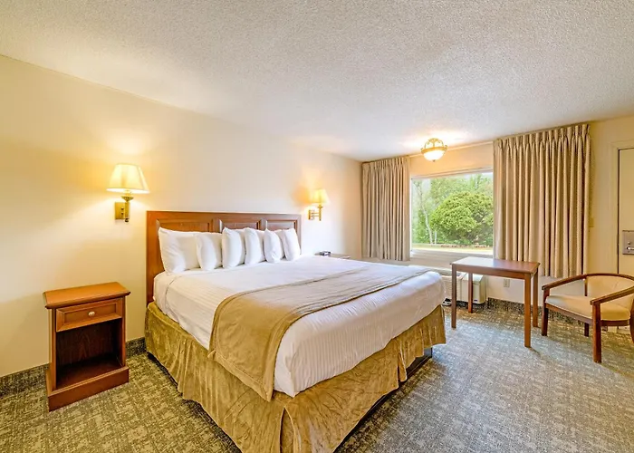 Town & Country Inn & Resort
