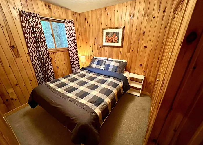 High Falls Bay Cottages, Camping & Waterpark
