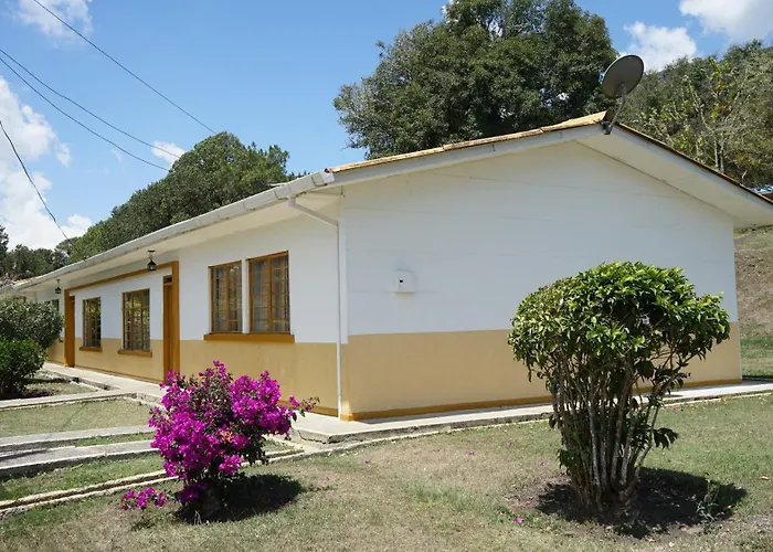 Hotel Y Cabanas - Centro Vacacional Comfandi Lago Calima
