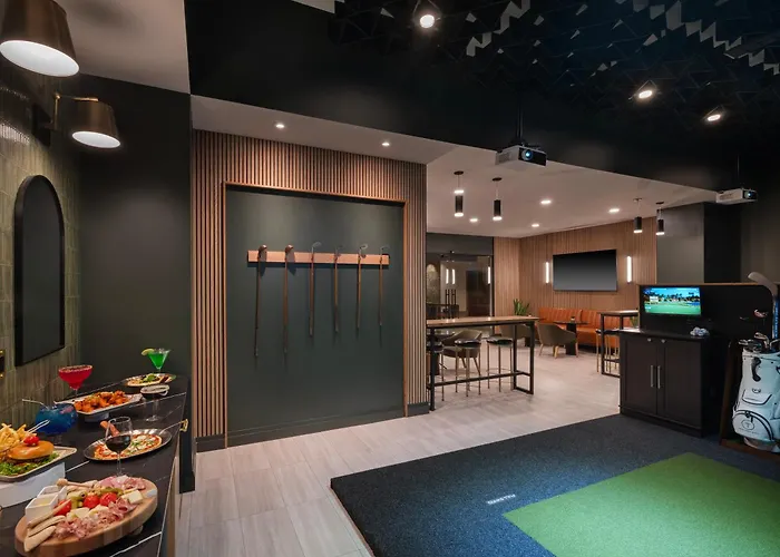 Hilton Indianapolis Hotel & Suites