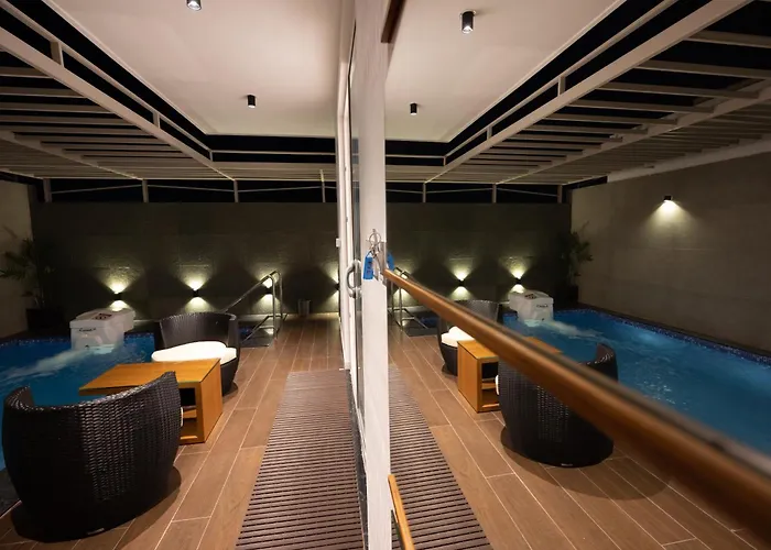 S R Spa Suites