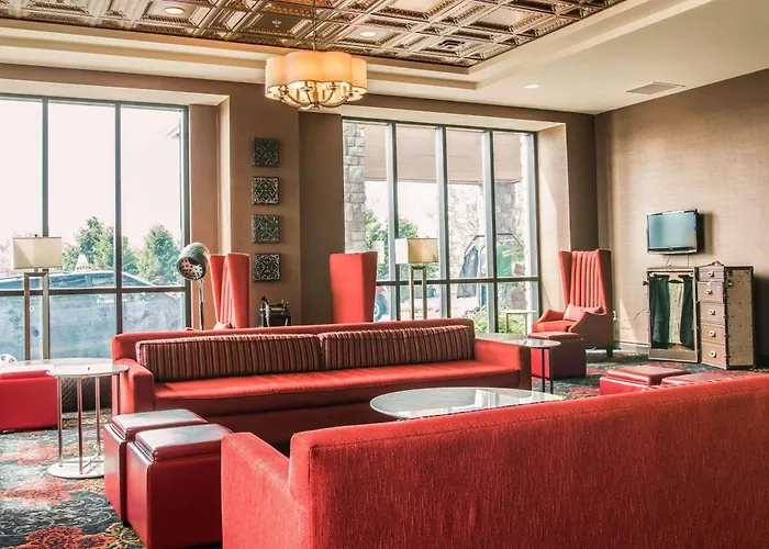 Shoreline Inn & Conference Center, An Ascend Collection Hotel
