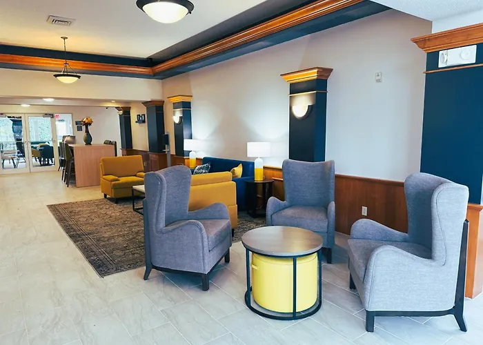 Comfort Inn & Suites Sheboygan I-43