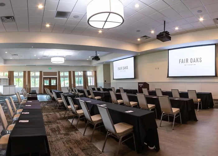 Fairfield Inn & Suites By Marriott Fair Oaks Farms