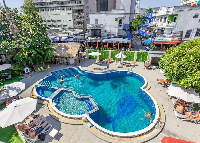 Mermaid Beach Resort - 100M To Beach, Saltwater Pool & Beergarden