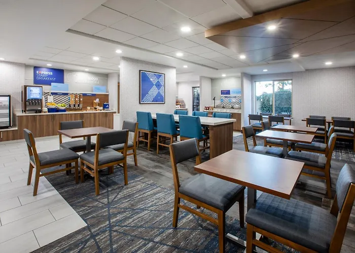 Holiday Inn Express & Suites Lathrop By Ihg