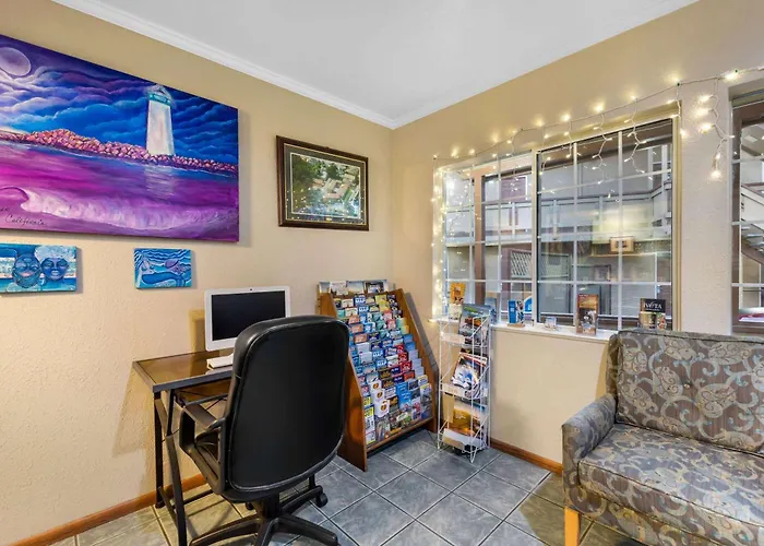 Howard Johnson By Wyndham Santa Cruz