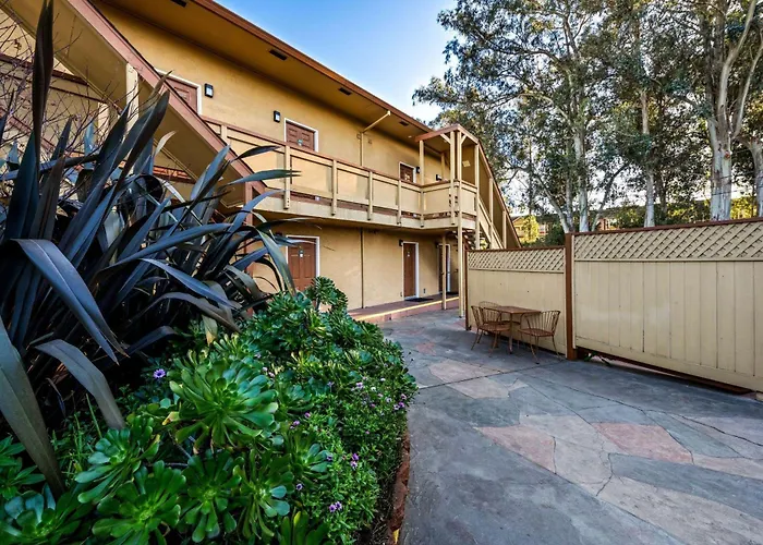 Howard Johnson By Wyndham Santa Cruz