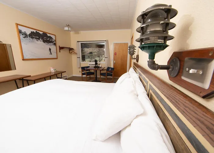 Yodeler Motel
