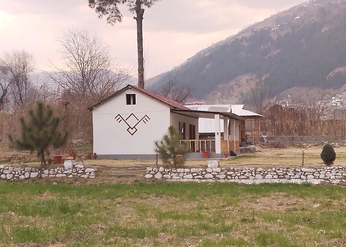 Country Club Balakot - Round Bed Cottage