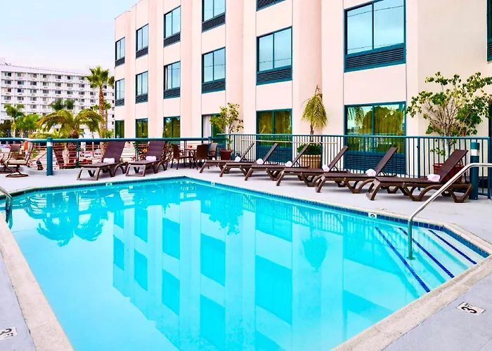 Best Western Plus Suites Hotel - LAX Airport LA Stadium