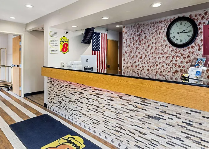 Super 8 By Wyndham Pittsburgh/Monroeville