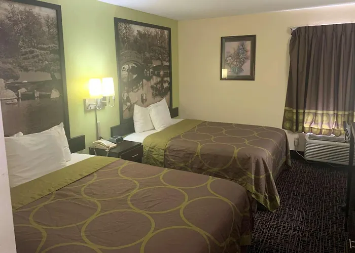 Super 8 By Wyndham Galesburg