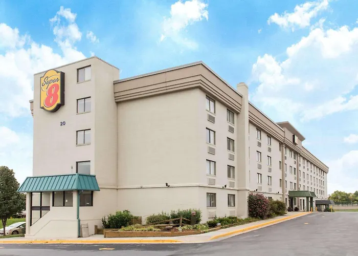 Super 8 By Wyndham Frederick Hotel