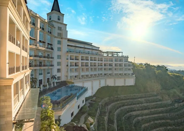 Twin Lakes Hotel Near Tagaytay