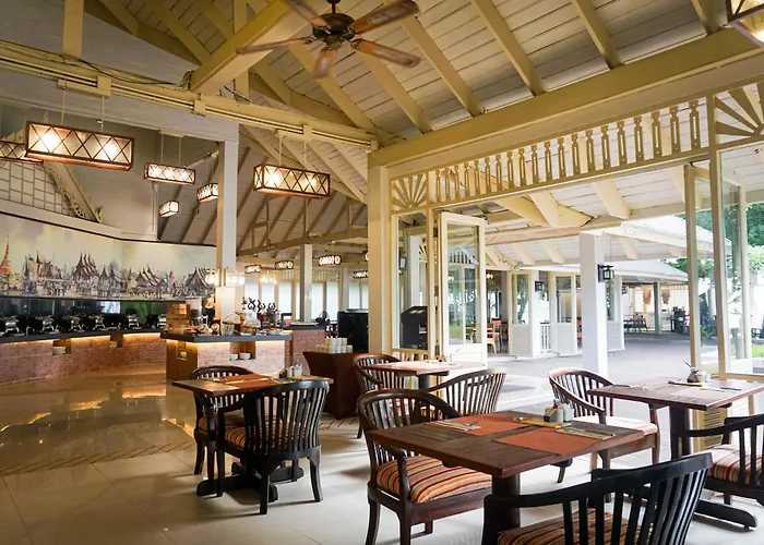 Phi Phi Holiday Resort, Leam Tong Beach