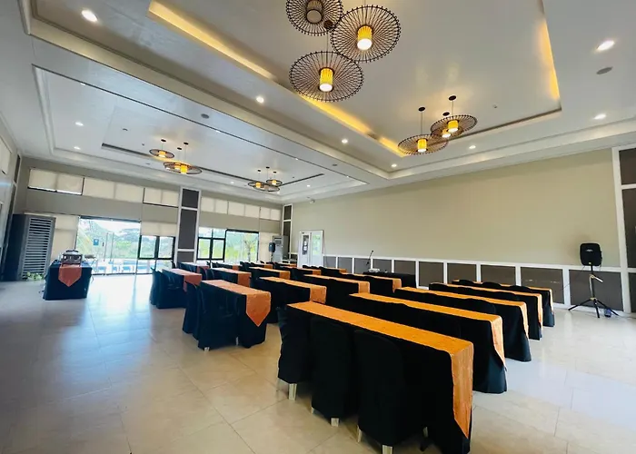 Aquamira Hotel & Resort