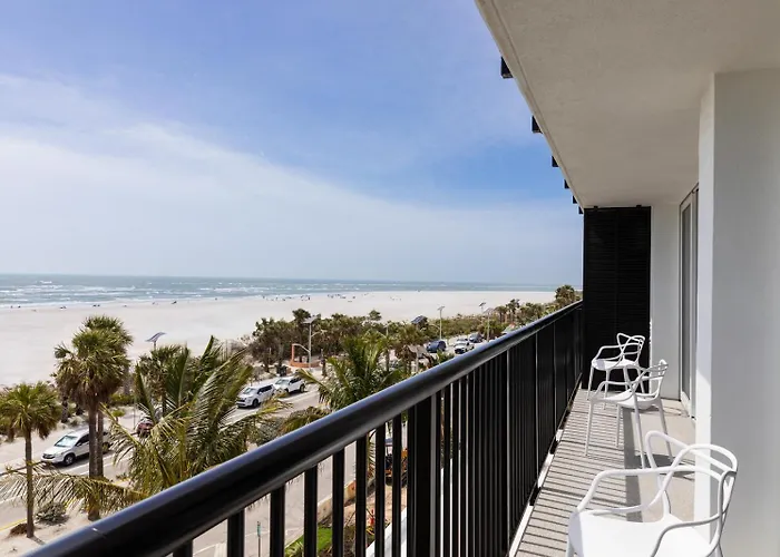 Cirque St Armands Beachside
