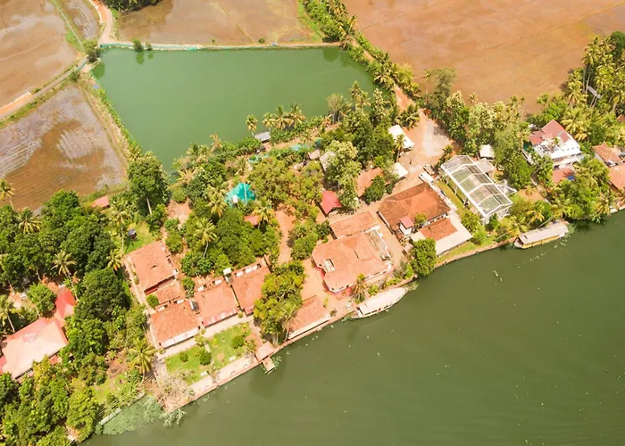 Alaya Stays Palm Dale Heritage Backwater Retreat With Garden & Restaurant