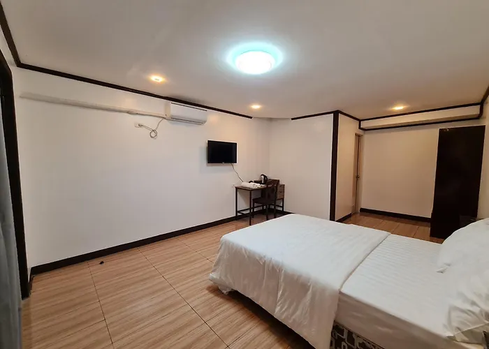 Hideaways Restobar And Resort