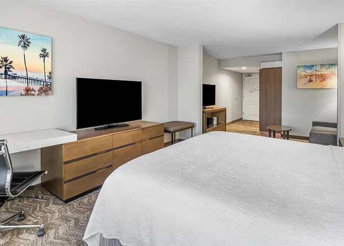 Best Western Valencia/Six Flags Inn & Suites