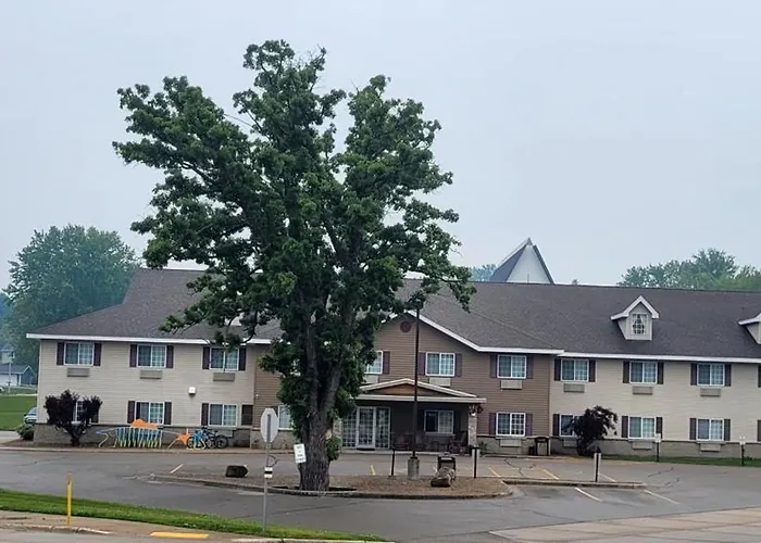 Country Trails Inn &Suites