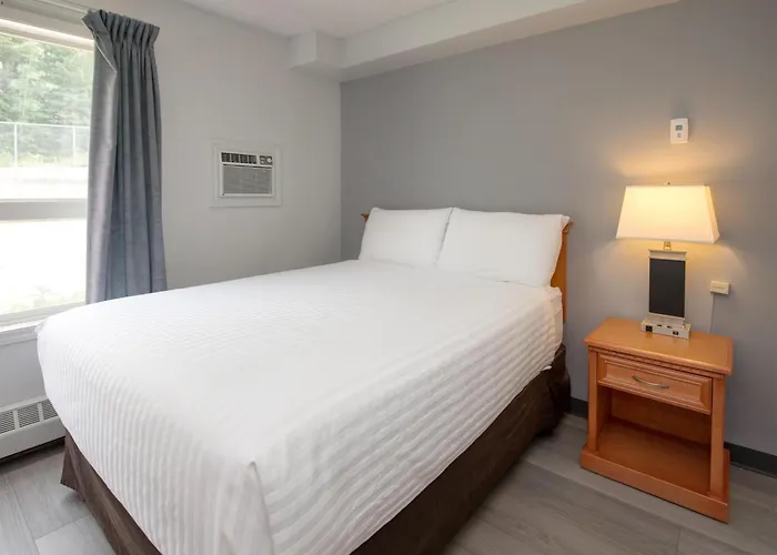 Coast Hinton Hotel