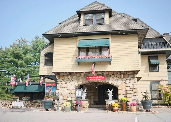 Stonehurst Manor Breakfast & Dinner Included