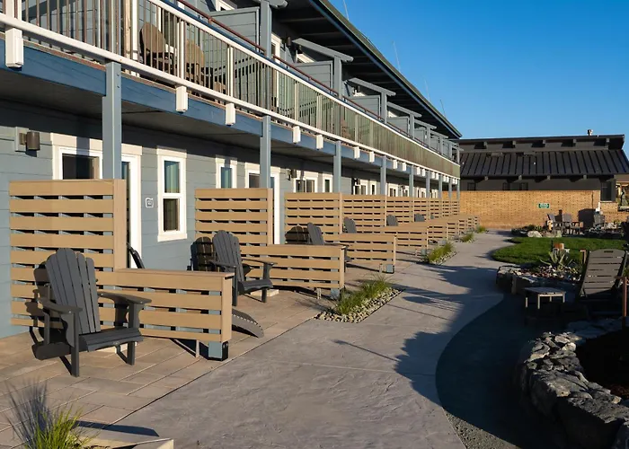 Shoreline Inn...On The Beach