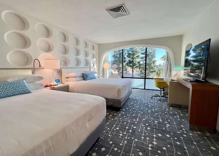 Howard Johnson By Wyndham Anaheim Hotel And Water Playground