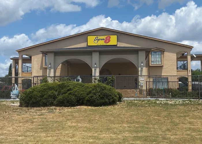Super 8 By Wyndham Decatur Texas