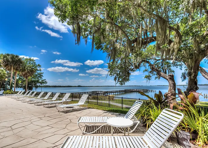 Lakeside Inn On Lake Dora