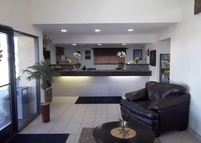 O'Cairns Inn And Suites