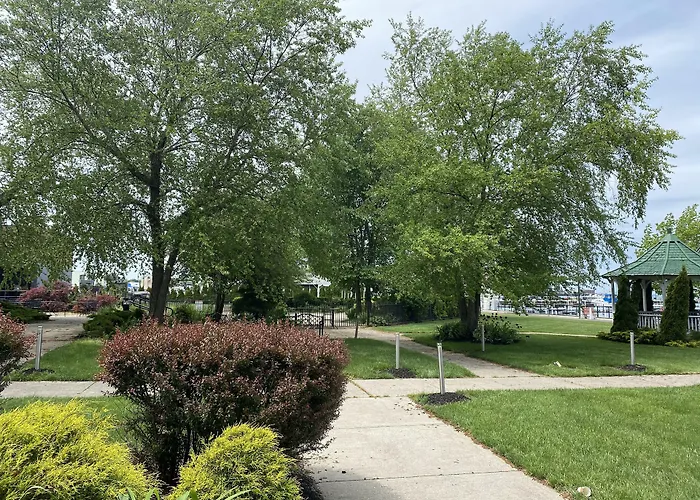 Clarion Hotel Conference Center On Lake Erie