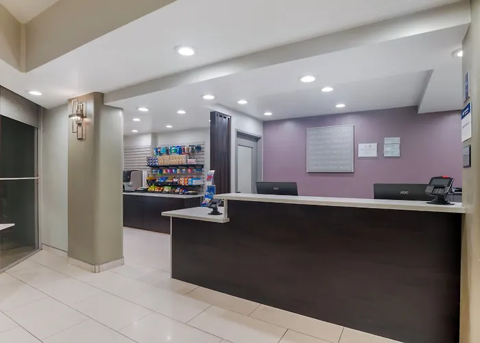 Best Western Plus Commerce Hotel