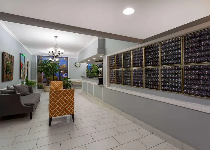 Howard Johnson By Wyndham Waukegan Great Lakes