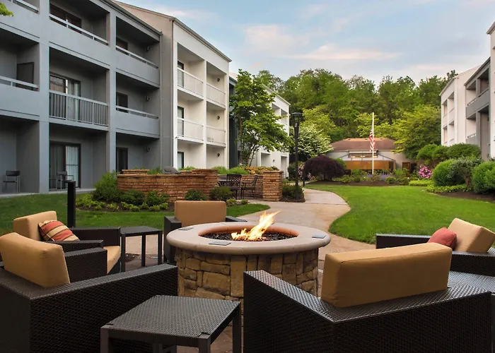 Courtyard By Marriott Lincroft Red Bank