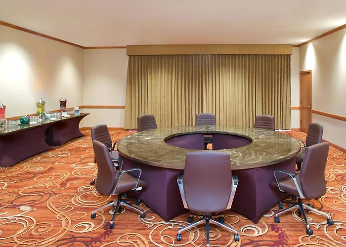 Sheraton Minneapolis West Hotel