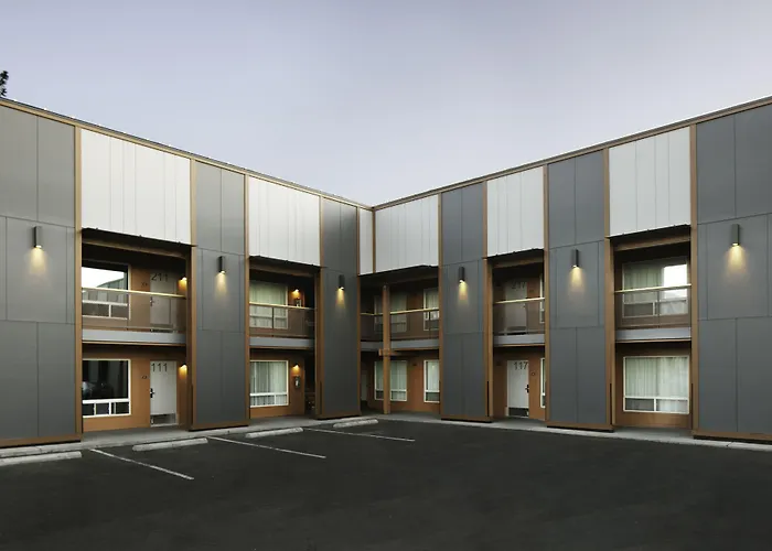 Waypoint Hotel