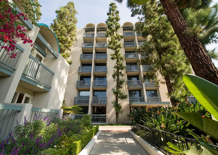 Howard Johnson By Wyndham Anaheim Hotel And Water Playground
