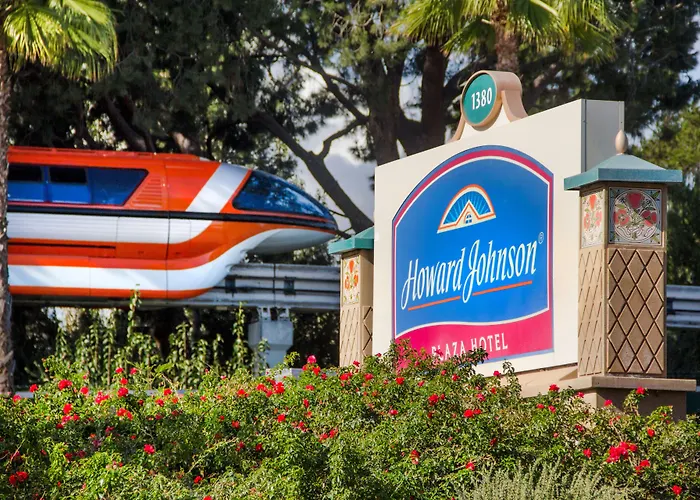 Howard Johnson By Wyndham Anaheim Hotel And Water Playground